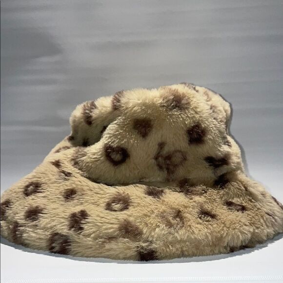 Leopard Print Faux Fur Bucket Hat - Picture 1 of 6